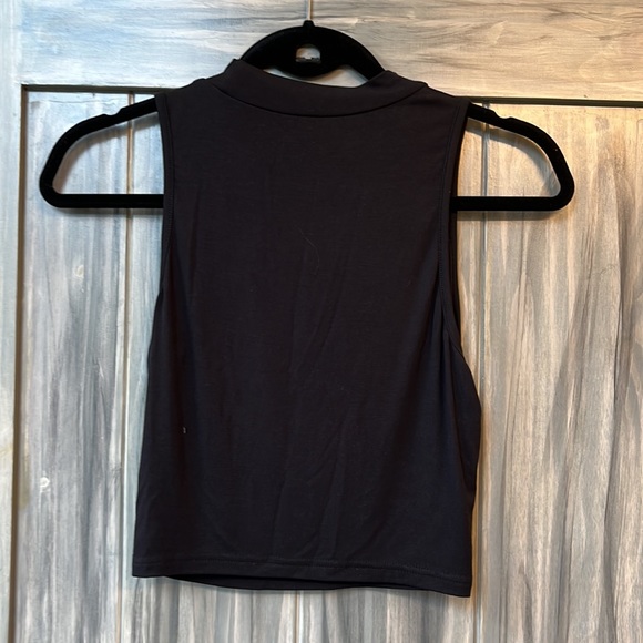 Shein ladies sleeveless top in black with mock neck.  Size large - Picture 4 of 7